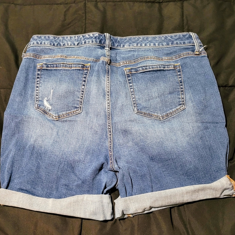 Shorts - Picture 3 of 3